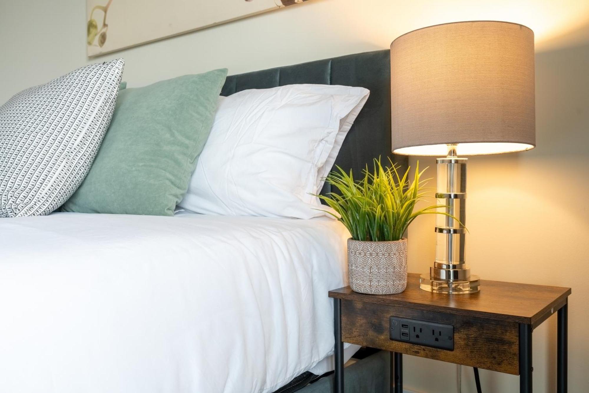 Globalstay Modern Downtown Apartment Торонто Екстериор снимка