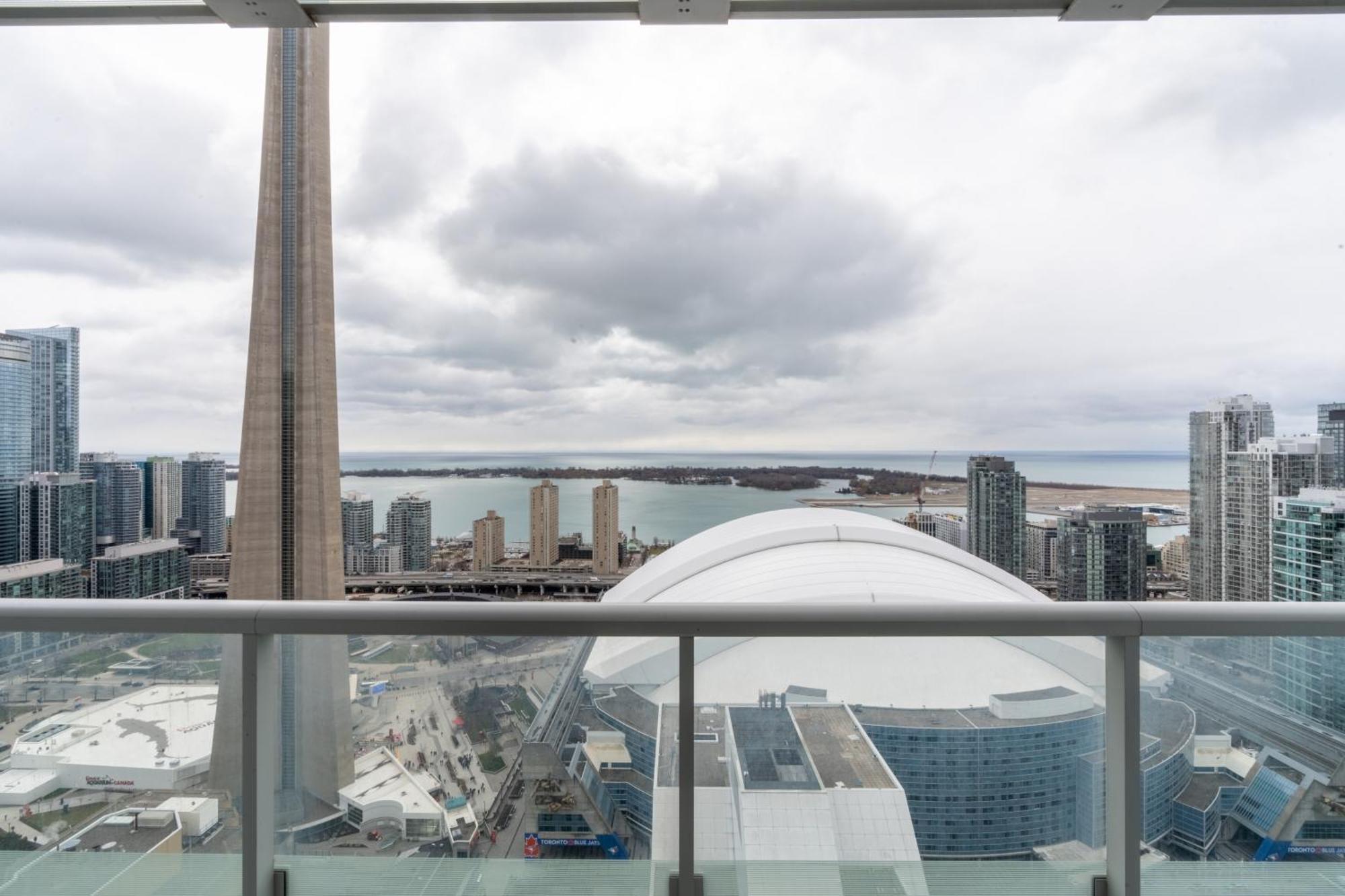 Globalstay Modern Downtown Apartment Торонто Екстериор снимка