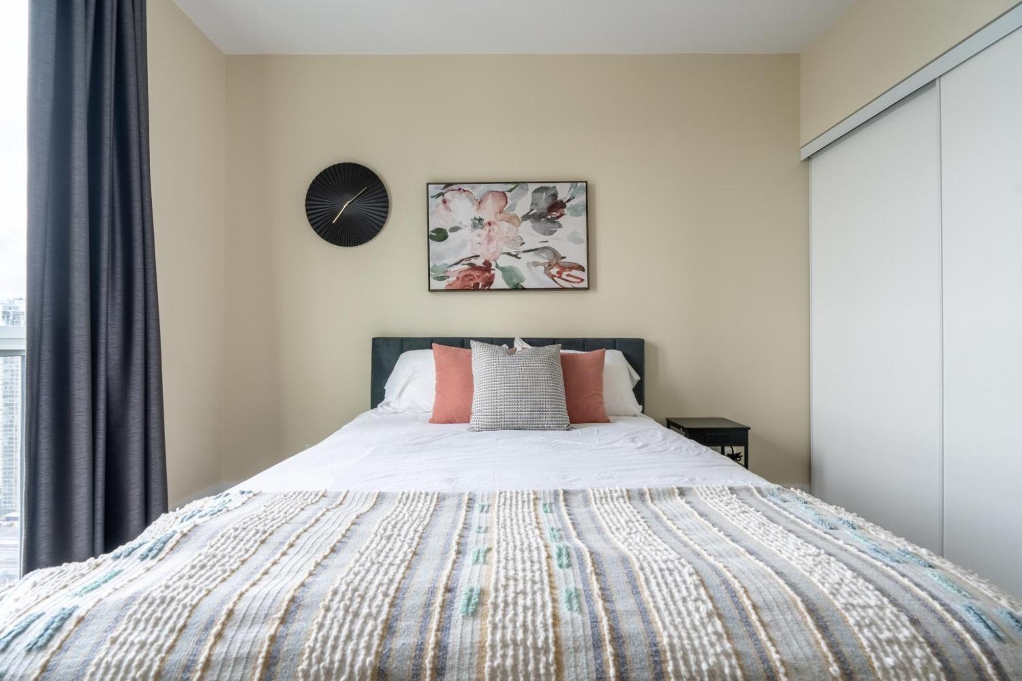 Globalstay Modern Downtown Apartment Торонто Екстериор снимка