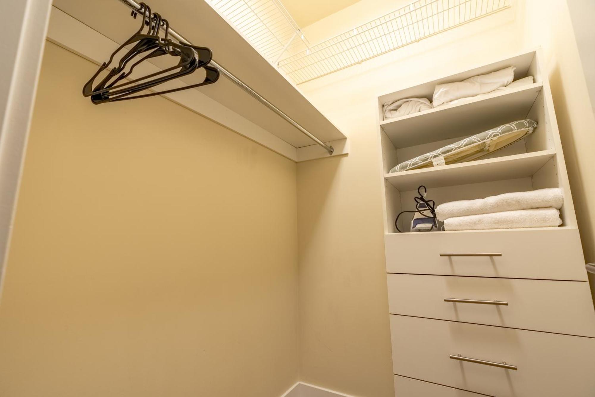 Globalstay Modern Downtown Apartment Торонто Екстериор снимка