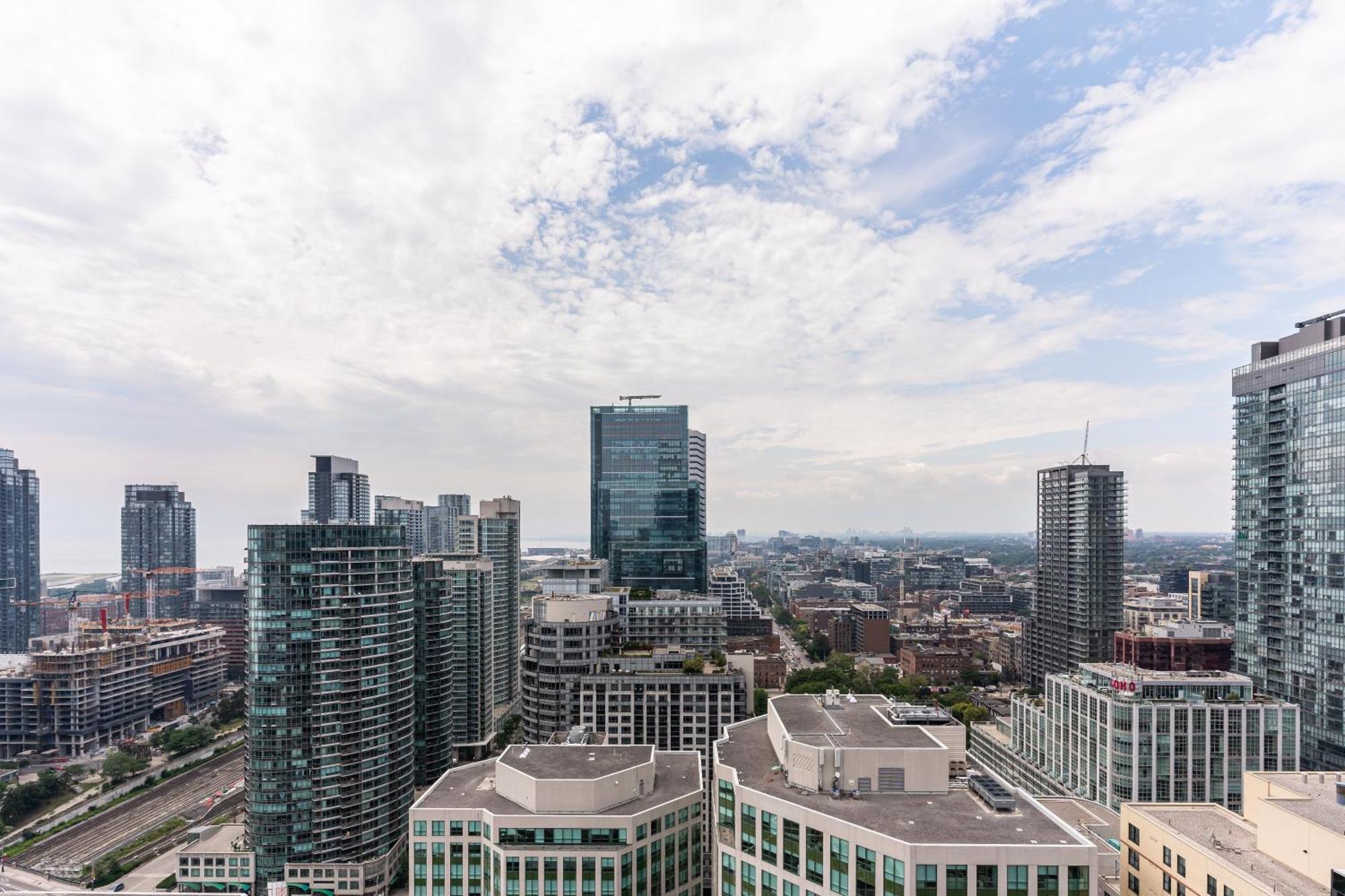 Globalstay Modern Downtown Apartment Торонто Екстериор снимка