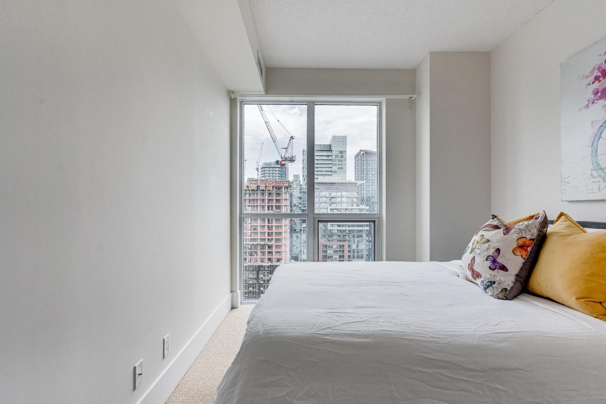 Globalstay Modern Downtown Apartment Торонто Екстериор снимка