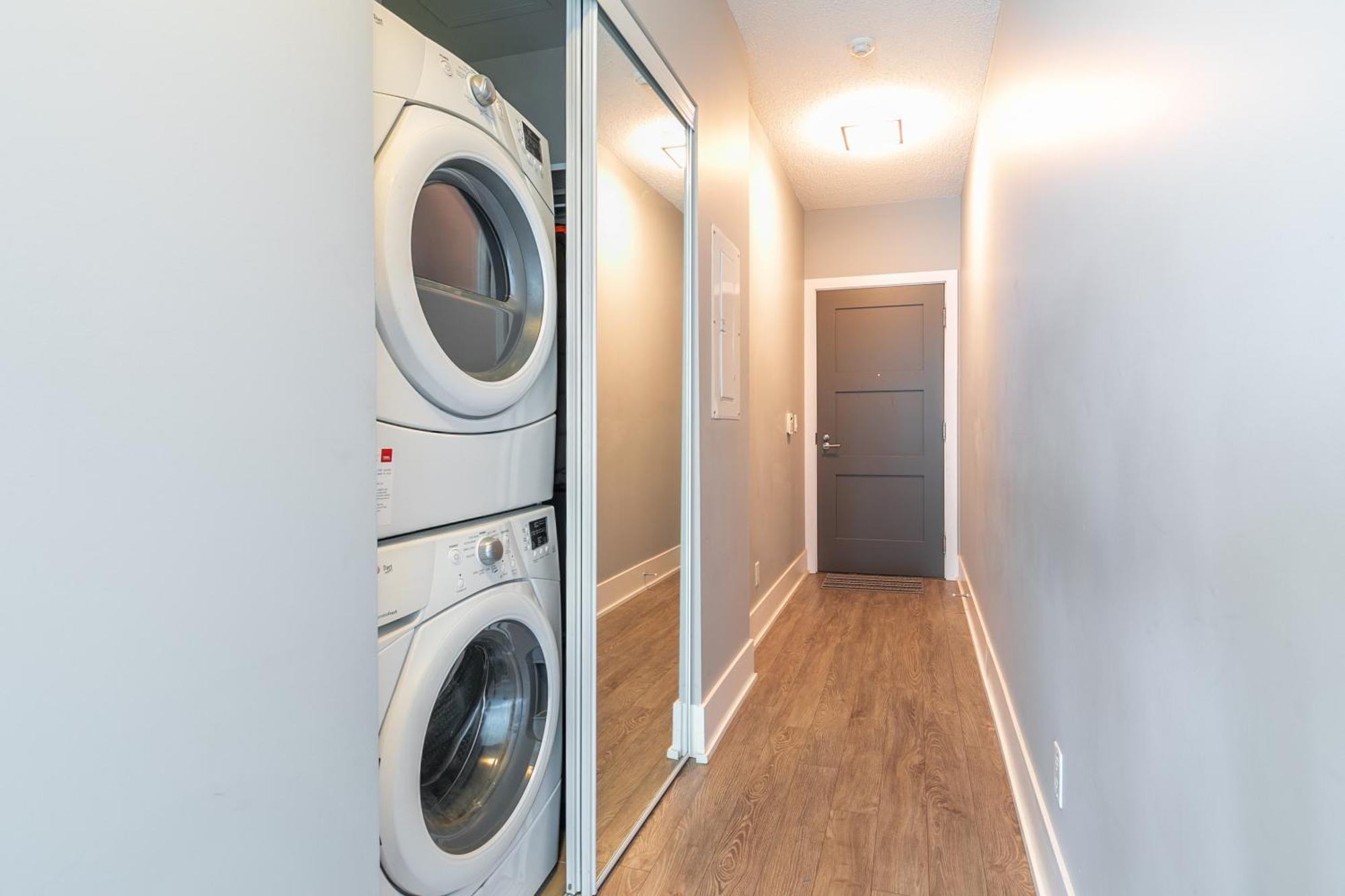Globalstay Modern Downtown Apartment Торонто Екстериор снимка