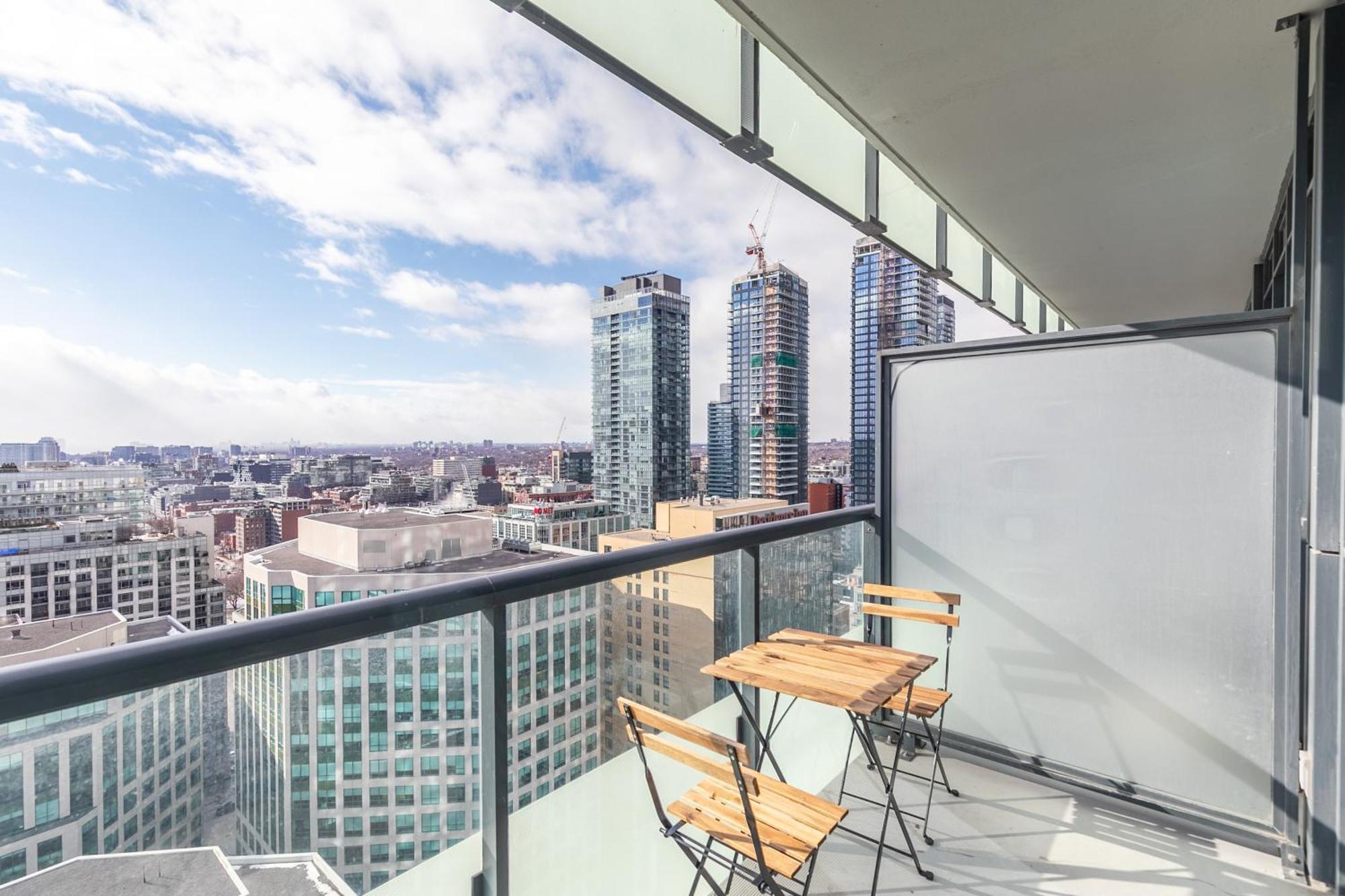 Globalstay Modern Downtown Apartment Торонто Екстериор снимка