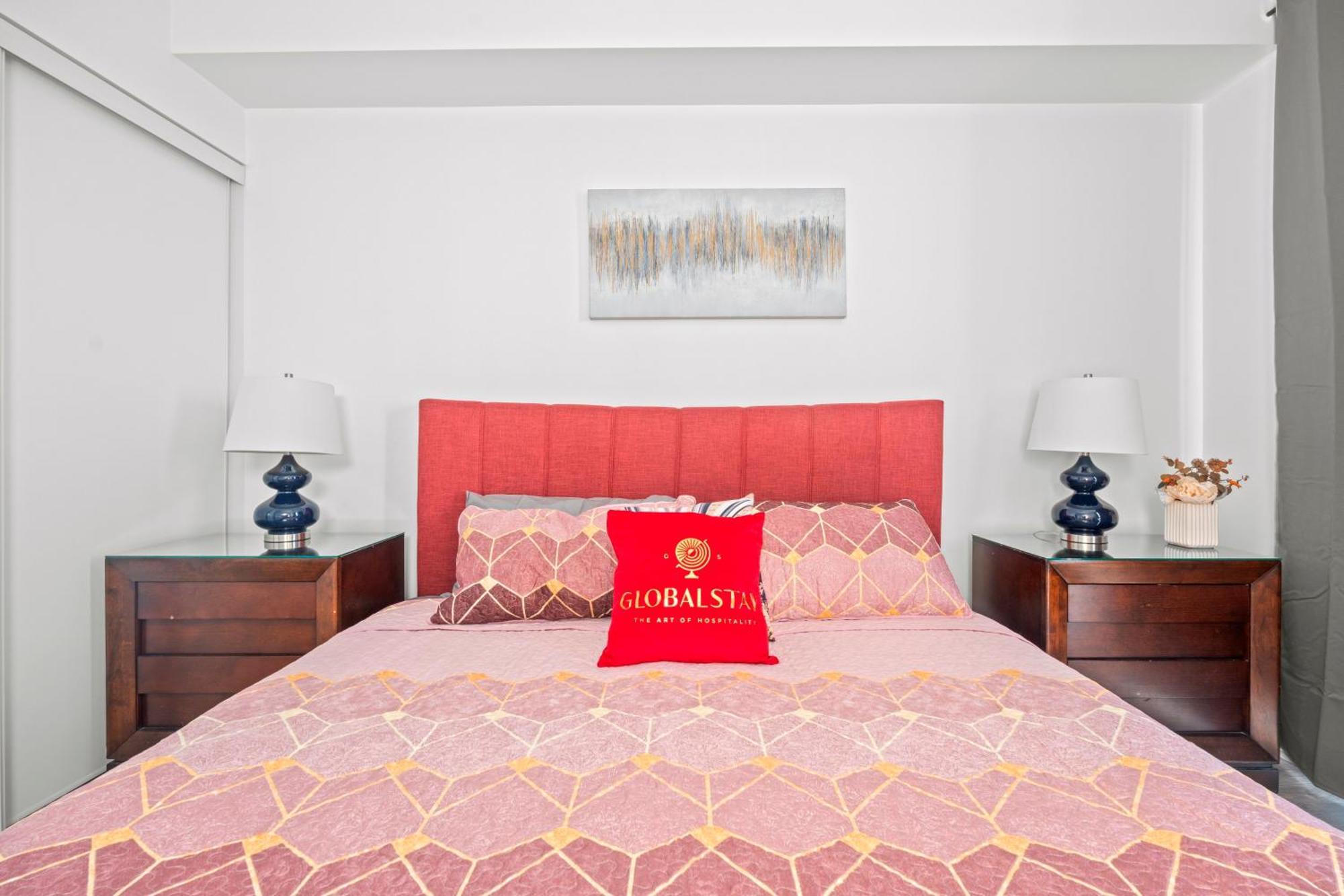 Globalstay Modern Downtown Apartment Торонто Екстериор снимка
