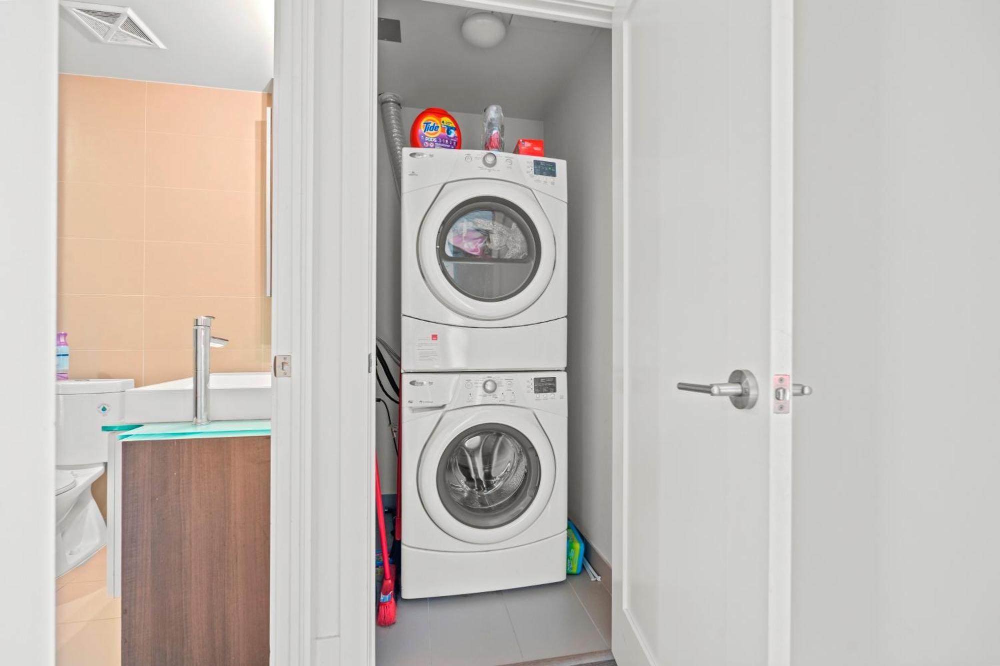 Globalstay Modern Downtown Apartment Торонто Екстериор снимка