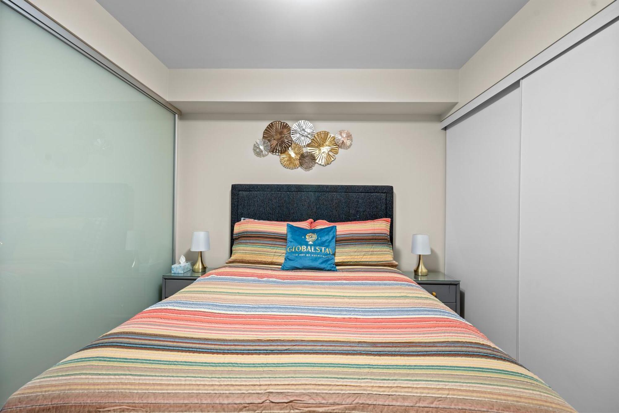 Globalstay Modern Downtown Apartment Торонто Екстериор снимка