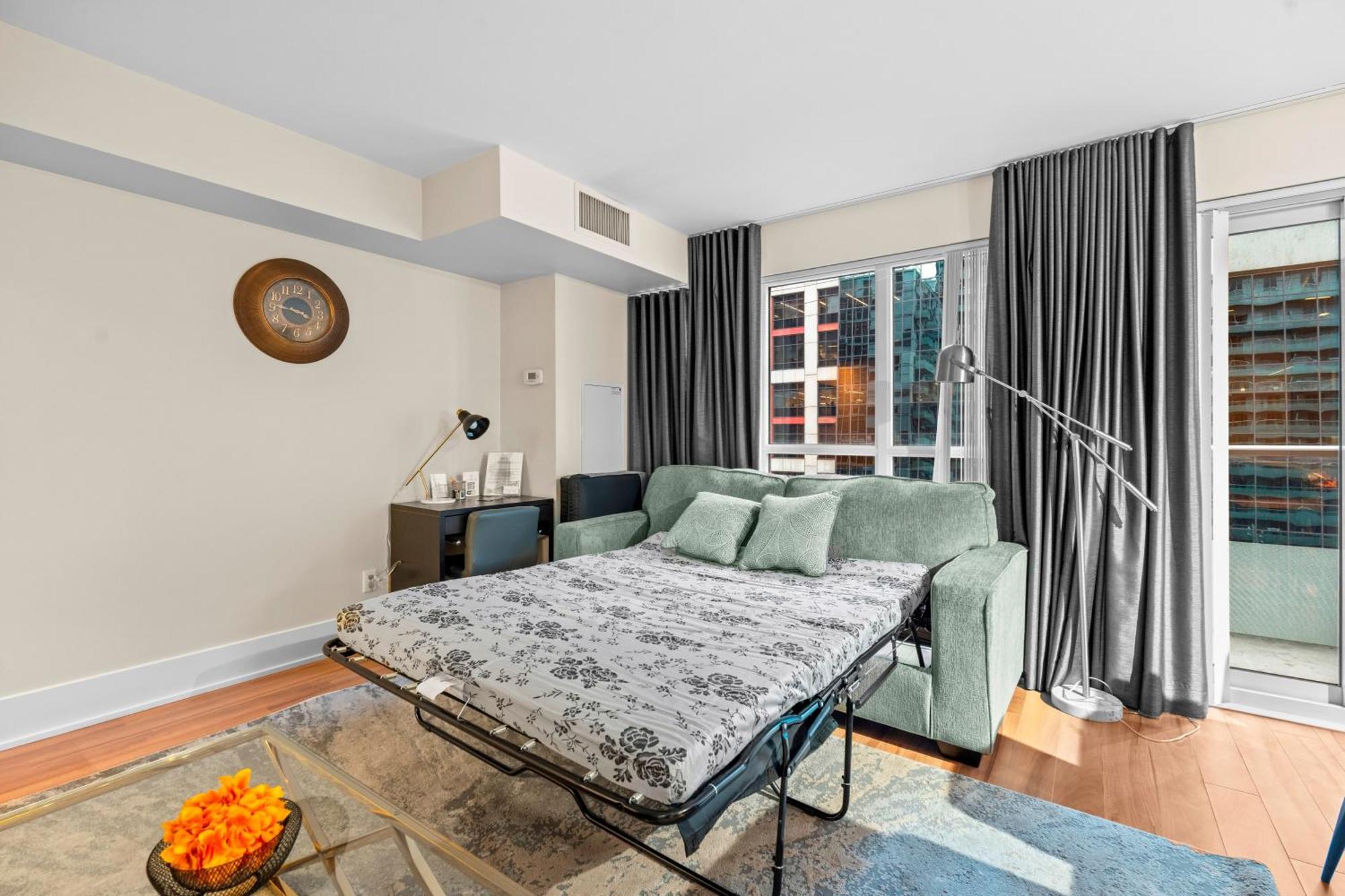 Globalstay Modern Downtown Apartment Торонто Екстериор снимка