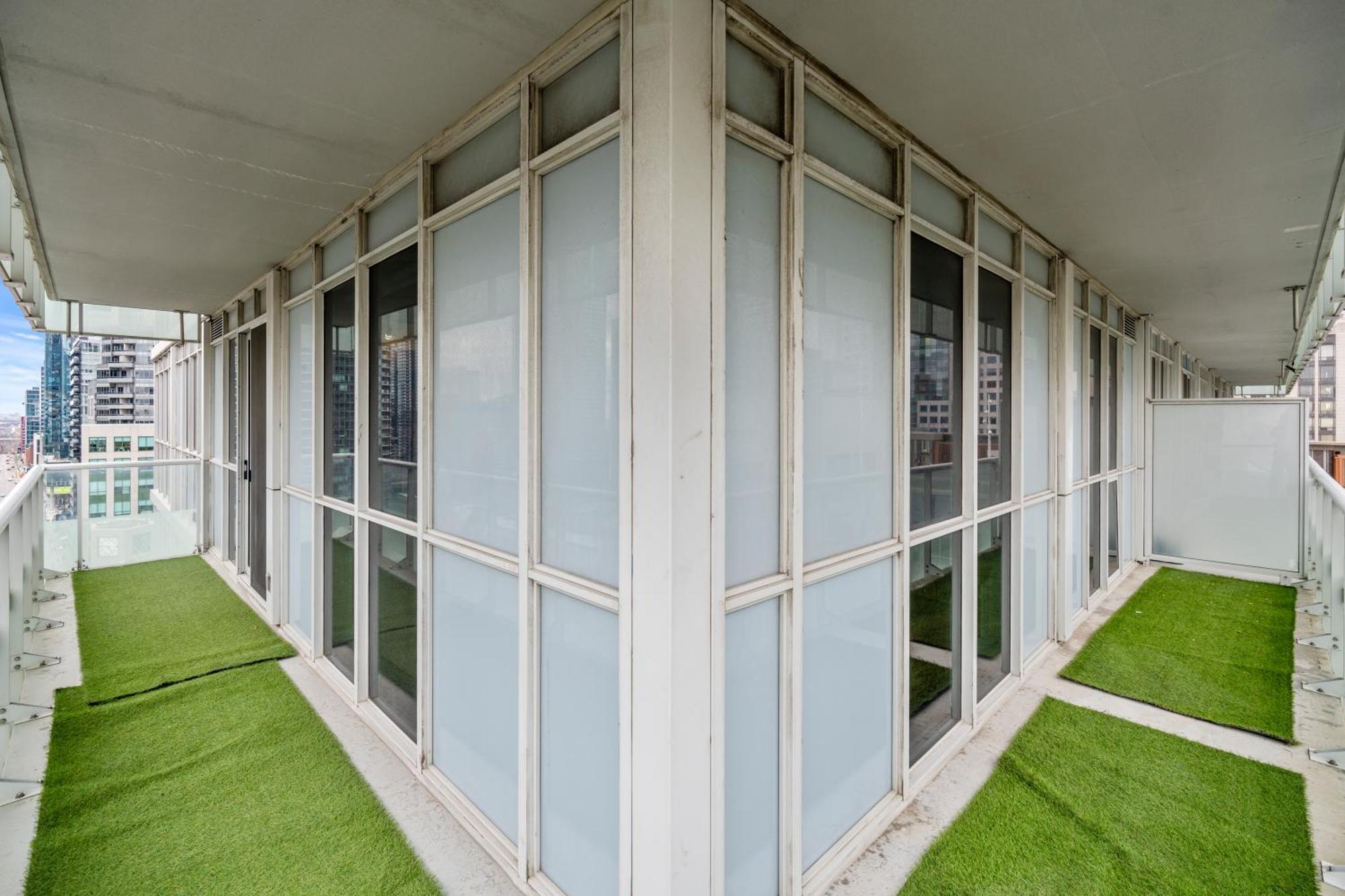 Globalstay Modern Downtown Apartment Торонто Екстериор снимка